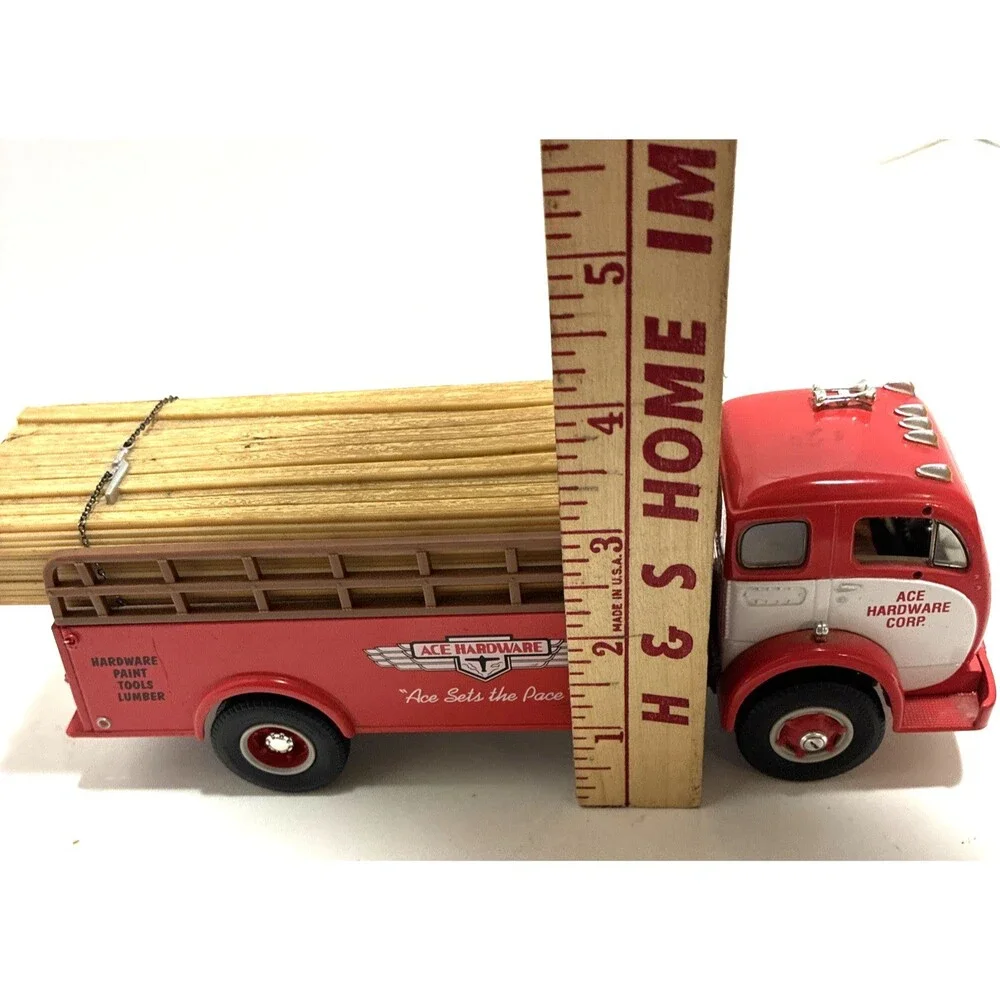 VTG 1ST Gear Ace Hardware 1953 White 3000 Stake Body with lumber 1:34 scale 1996